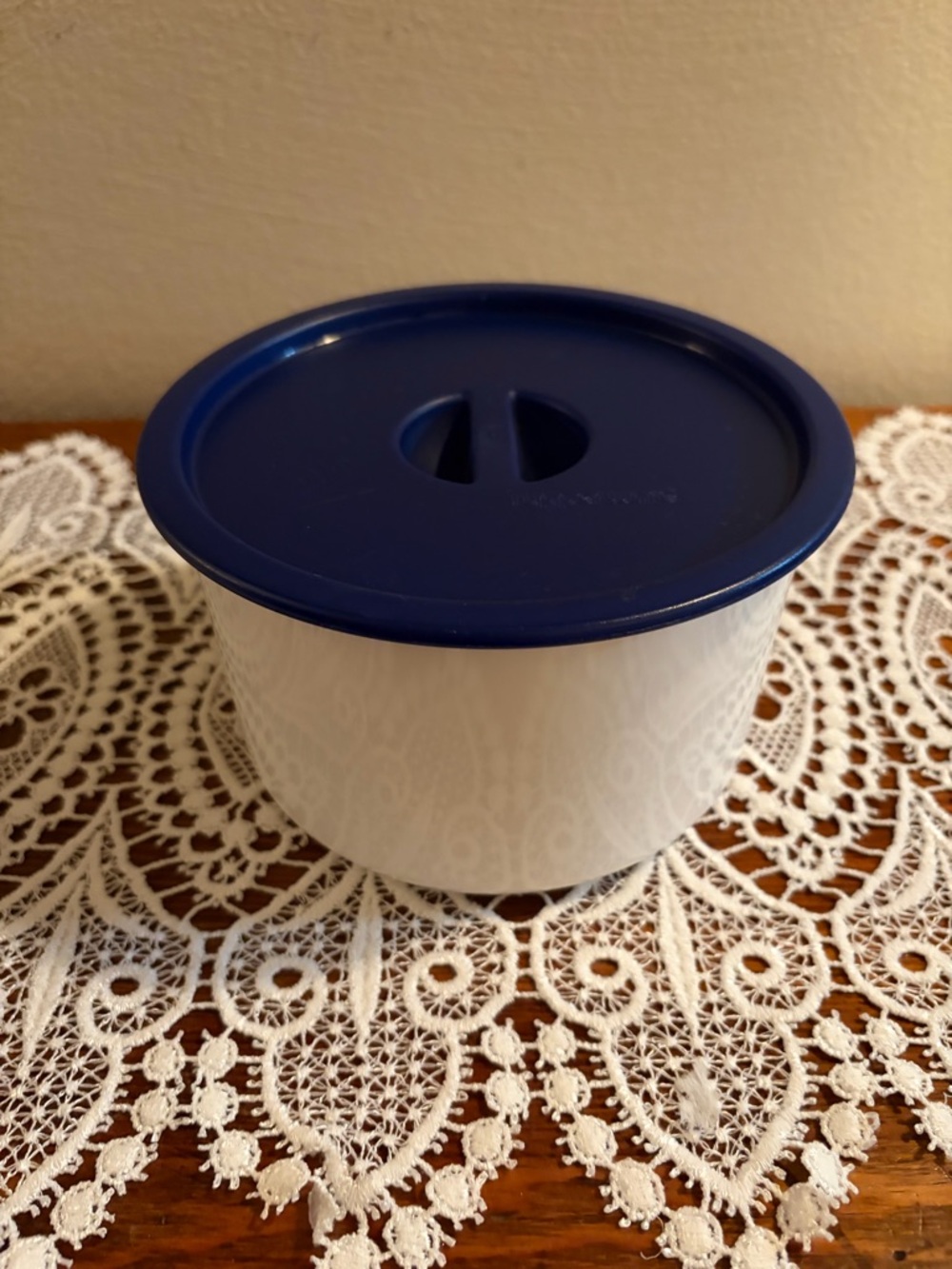 Tupperware Canister - Picture 5 of 5